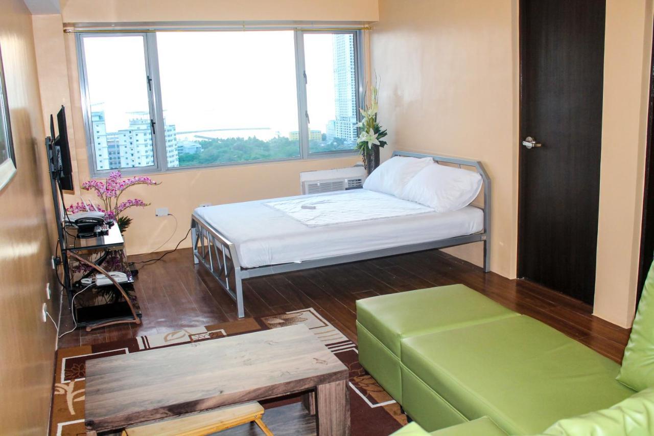 Apartment Titan At Wh Taft Residences