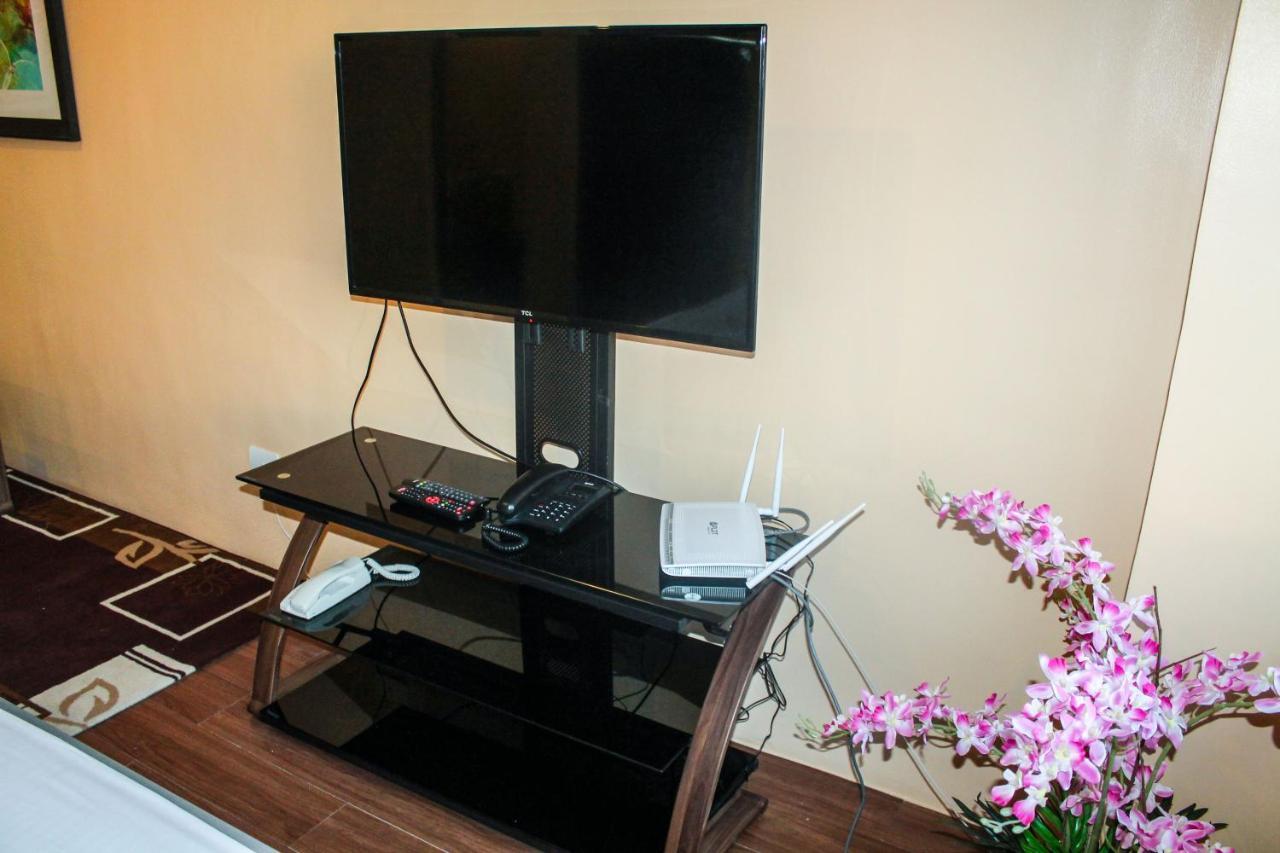 Titan At Wh Taft Residences Apartment *